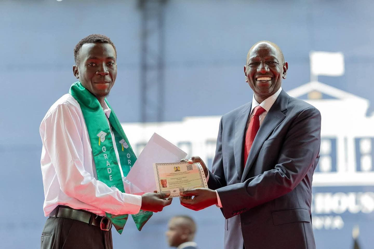 President William Ruto issuing RPL beneficiaries with certificates at State House. 
